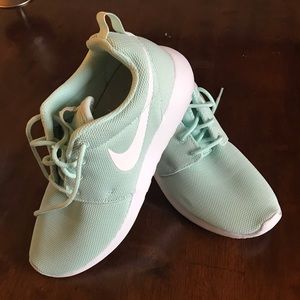 Women’s Nike Roshe One 7.5 Teal
